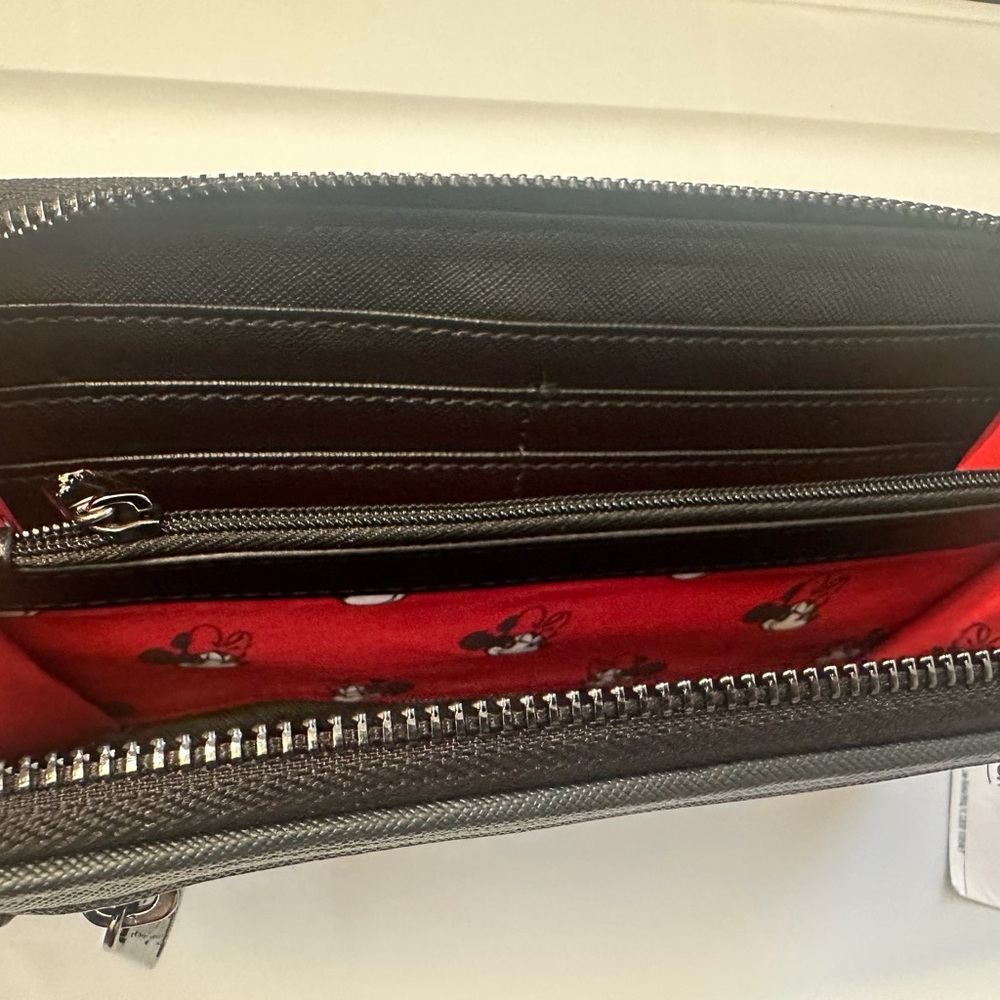Disney Loungefly Black and Red Minnie Mouse Wallet - Picture 3 of 4